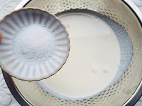 做奶油霜：淡奶油+融化的黄油+糖