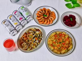 今日午餐：爆炒花蛤，蒜蓉金针菇蒸龙利鱼，油爆虾，饮料，饭后水果。