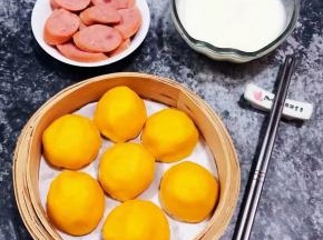 搭配一盘香肠和牛奶一起吃太美味了