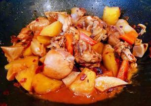 炖至汤汁不多食材完全入口即可出锅享用