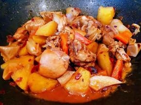 炖至汤汁不多食材完全入口即可出锅享用