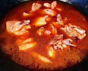 添加适量清水大火炖起来