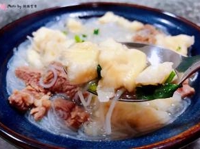 泡馍独有的面香混搭着浓郁的羊汤鲜味真是让人回味无穷