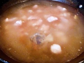 羊肉炖至八成熟看着浓浓的汤汁太棒了