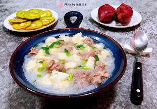 寒冷的冬季来上一碗热气腾腾的羊肉泡馍实在是太幸福了