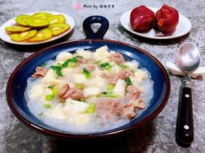 寒冷的冬季来上一碗热气腾腾的羊肉泡馍实在是太幸福了