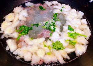 食材和汤汁完全入味最后撒上香菜提鲜即可出锅享用