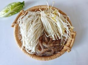 小白虾个个饱满，吃米线少不了！