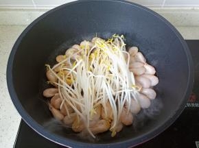 加入绿豆芽。