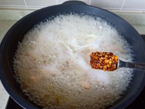 爱吃辣的朋友可以放点辣椒酱。