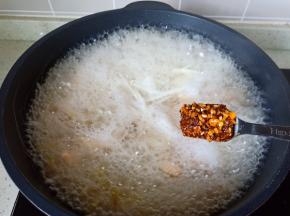 爱吃辣的朋友可以放点辣椒酱。