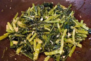 放入味精改小火翻炒