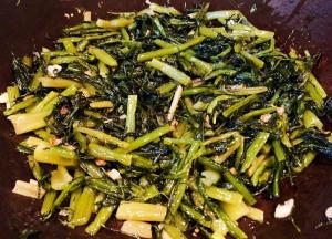 雪里蕻完全入味即可出锅享用