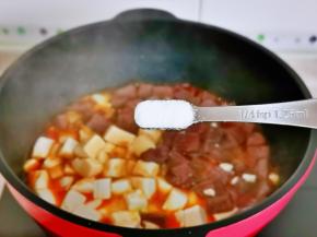 按个人口味加入盐。