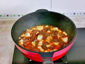 加入半碗纯净水，烧开煮两分钟。