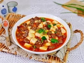 盛出装盘撒上熟白芝麻。