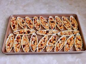 装入糯米船中即可，8分满即可。