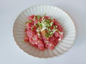 撒上一点葱花与芝麻油。