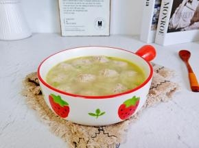 萝卜肉丸汤，汤汁鲜美。