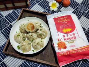 焦香的生煎包子好了，一口咬下去，底部焦脆，内部咸鲜，好吃极了。