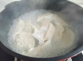 饺子煮熟