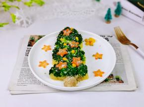 装饰上胡萝卜花，撒上椰蓉，糖珠。