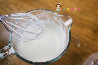 米糕粉+110g牛奶混合成这样没有疙瘩的状态