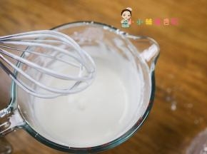 米糕粉+110g牛奶混合成这样没有疙瘩的状态