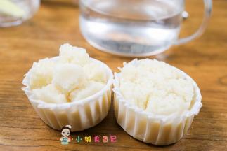 把米糕蒸熟拿出来切去顶上不平高出来的部分