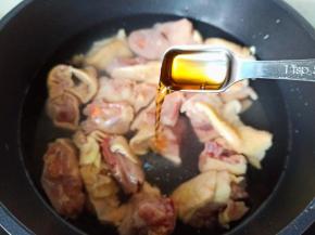 加上两勺料酒去腥。