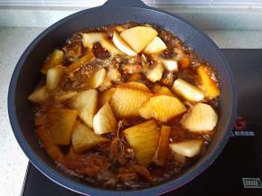 开大火煮开转中火炖15分钟左右。