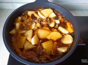 开大火煮开转中火炖15分钟左右。