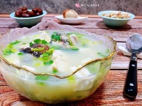 调好的鱼汤满屋飘香好诱人