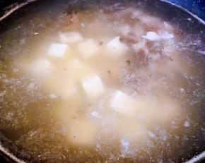 放入豆腐一起煮