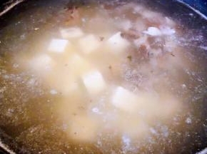 放入豆腐一起煮