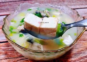 豆腐独有的香味混搭着鱼鲜真是鲜到没朋友