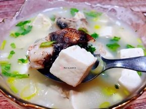 黑鱼被煮的完全熟透鱼肉入口即化鲜嫩无比