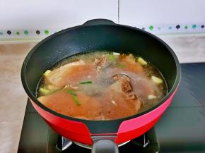 加入纯净水，没过大排为佳。