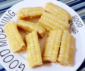 玉米洗净切成均匀大小长条状