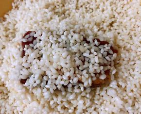 入味的排骨均匀的裹上糯米