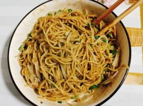 放入适量的葱花拌匀！即可食用！