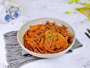 色香味俱全的笋干烧大排。