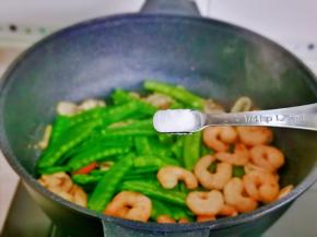 按个人口味加入盐。