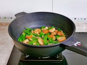 快速翻炒均匀，关火出锅。