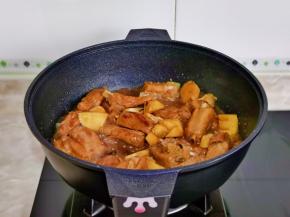 大火收汁至浓稠，有点汤汁更好吃。