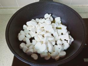 加入棉花糖翻炒。