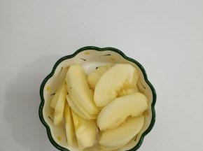 苹果洗干净去皮切成片