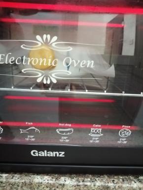 放入提前预约好的烤箱中，中层180度30度即可取出