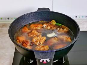 加入纯净水，适当多一点。