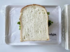 盖上另一片吐司片，